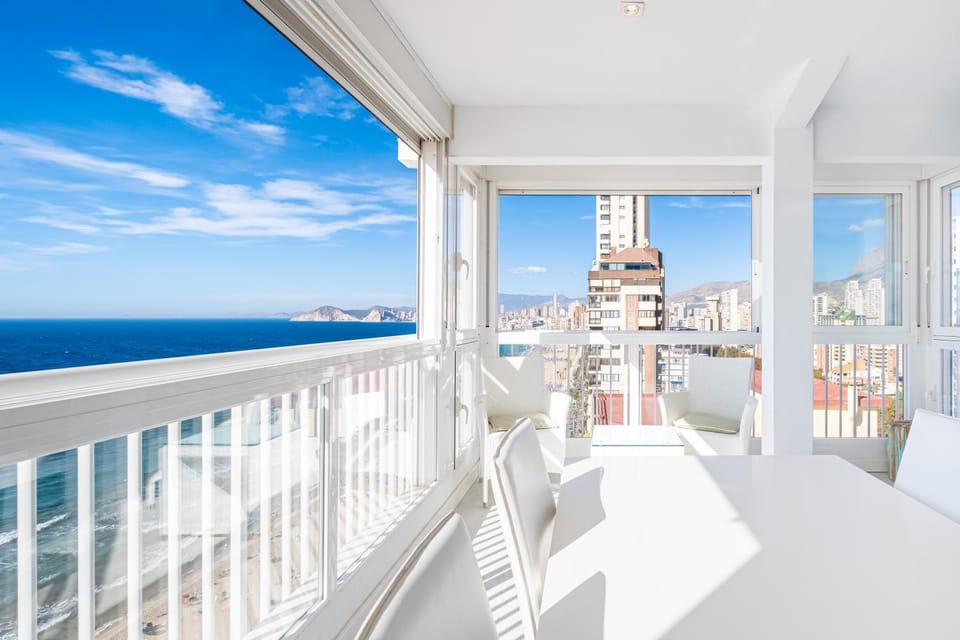 Day, View (from property/room), Living room, Dining area, City view, Sea view