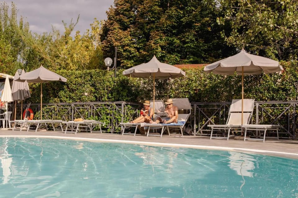 Swimming pool, sunbed