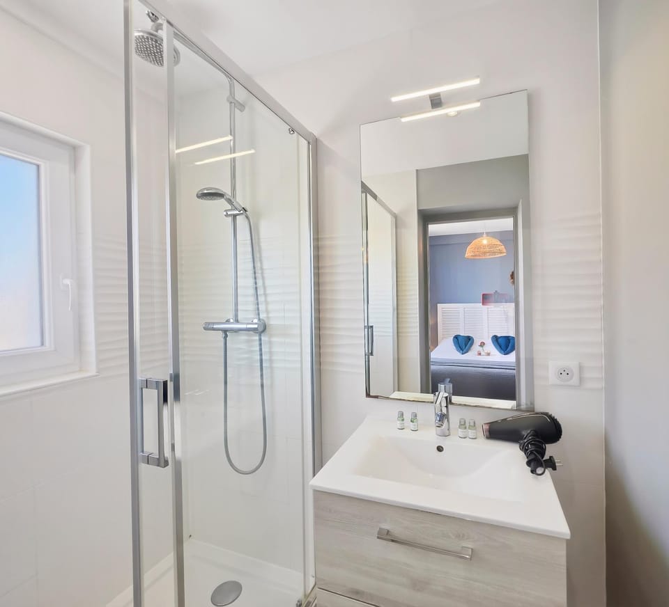 Shower, Bathroom, hair dryier, towels