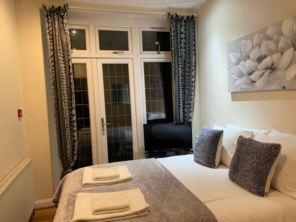 Anazing Studios 2 - North East London - Chingford Apartment in London