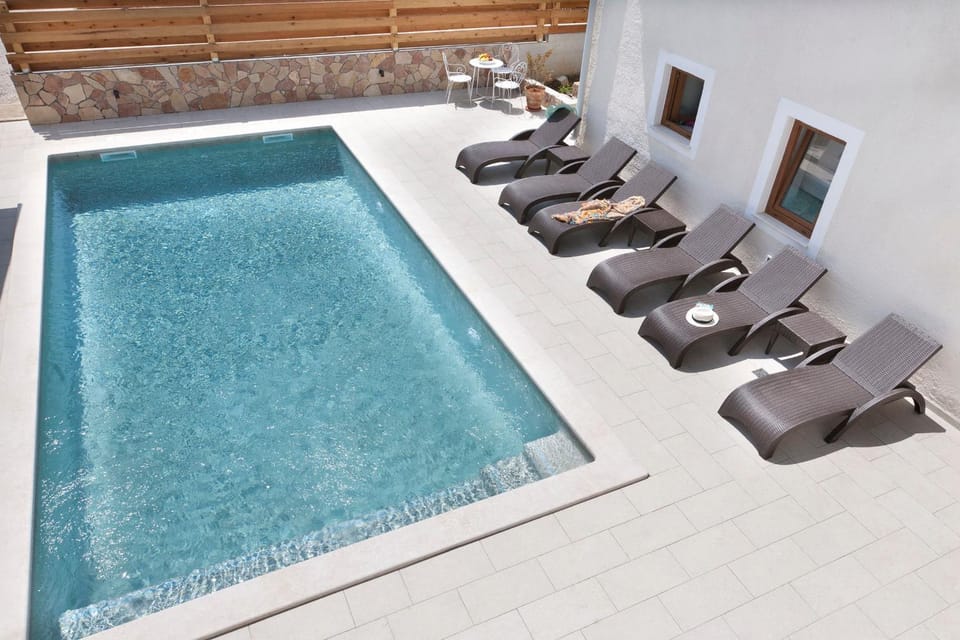 Pool view, Swimming pool, sunbed