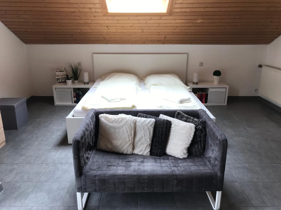 Bed, Photo of the whole room, Bedroom