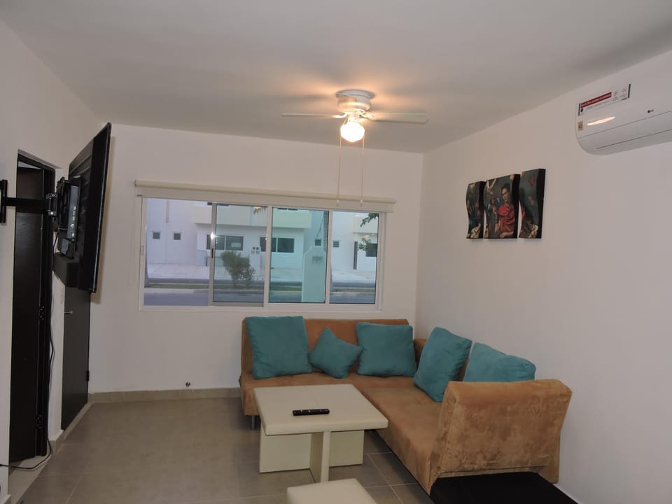 TV and multimedia, Living room, Family
