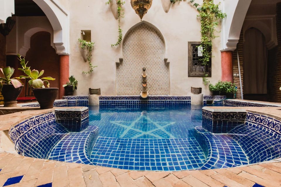 Patio, Staff, Spring, Day, Night, Summer, Place of worship, Floor plan, On site, Pool view, Swimming pool, group of guests, Family
