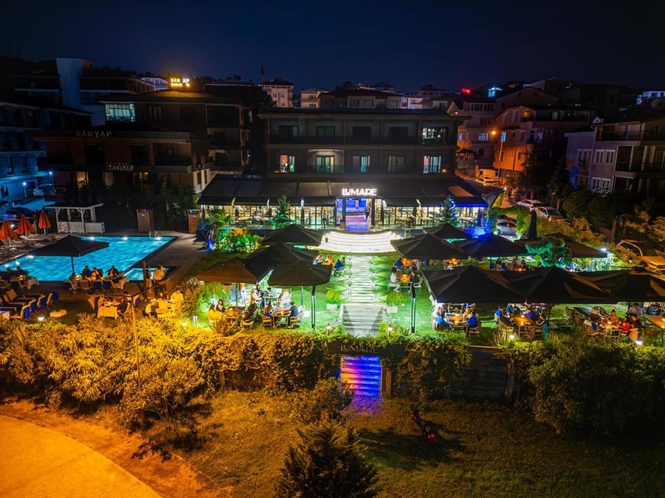 Night, Pool view