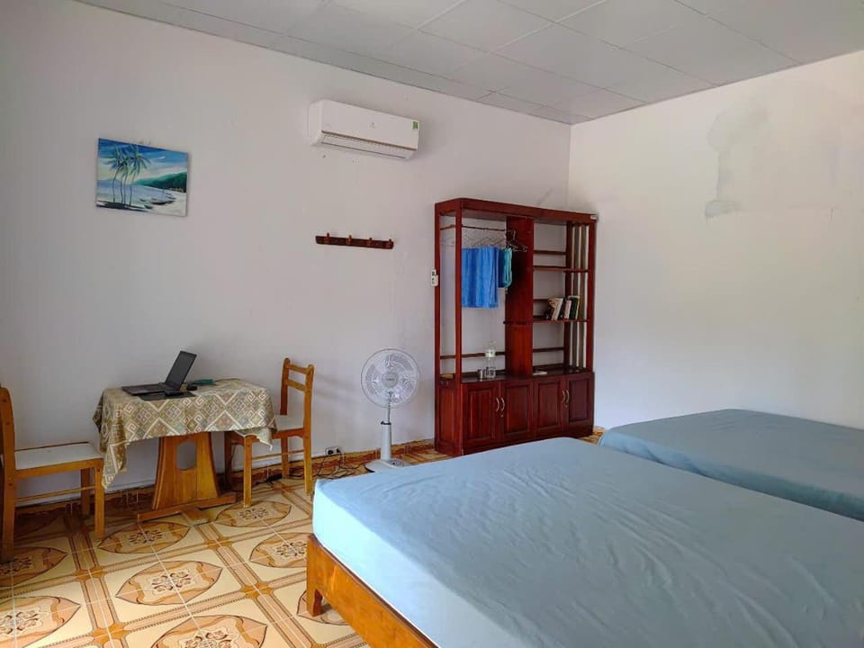 Bedroom, air conditioner