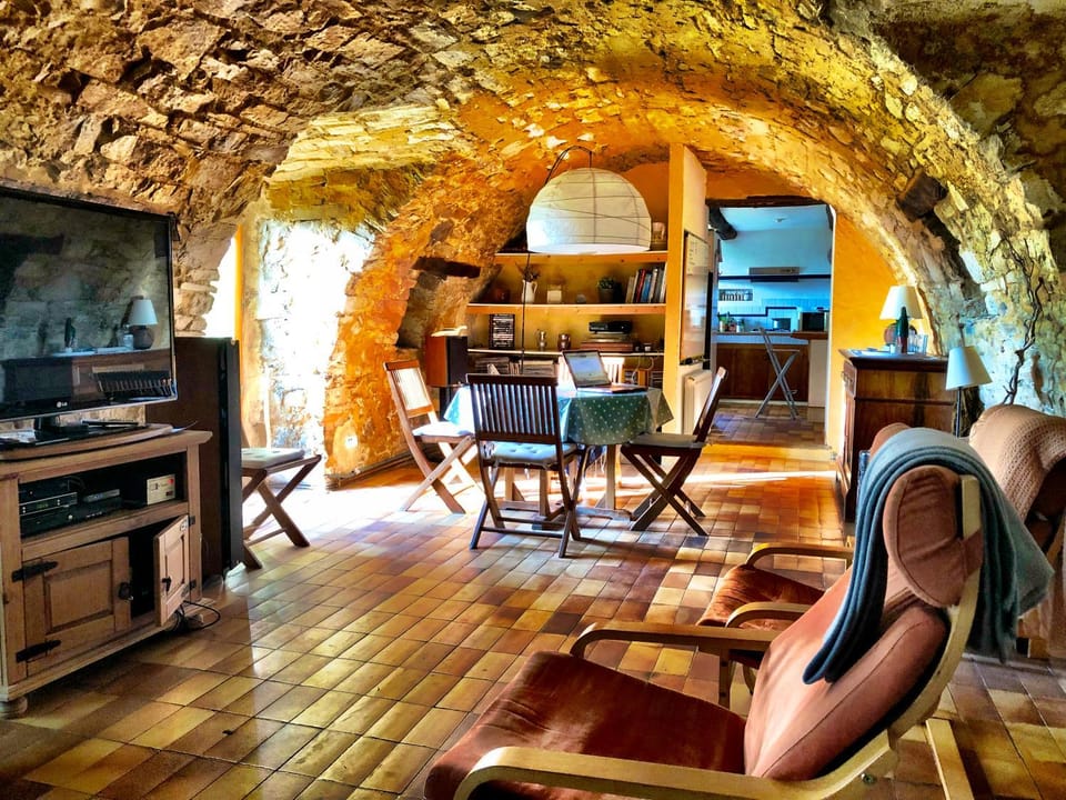 TV and multimedia, Living room, Seating area, Dining area, Evening entertainment