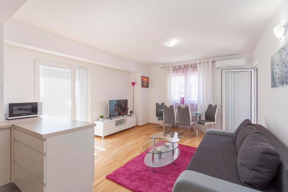 Apartments Dora Apartment in Makarska