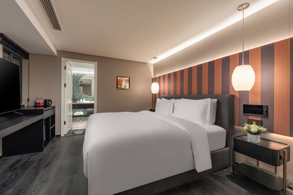 Communal lounge/ TV room, Bed, TV and multimedia, Photo of the whole room, Evening entertainment, Bedroom, hair dresser