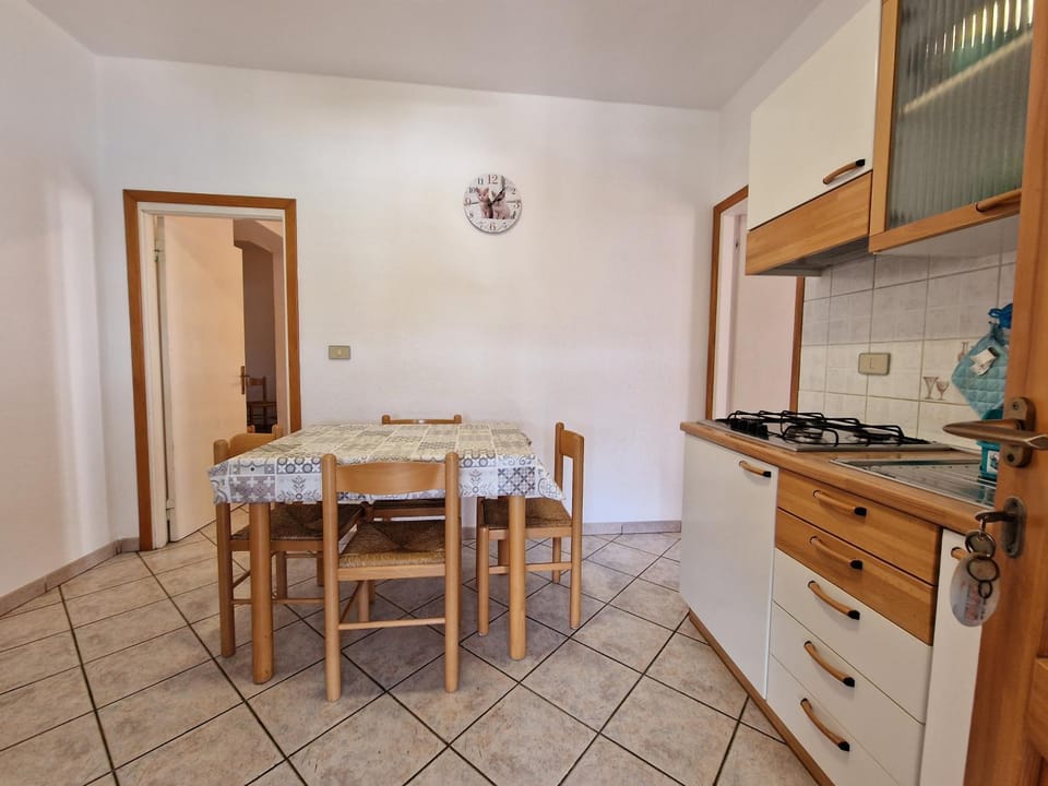 Property building, Kitchen or kitchenette, Living room