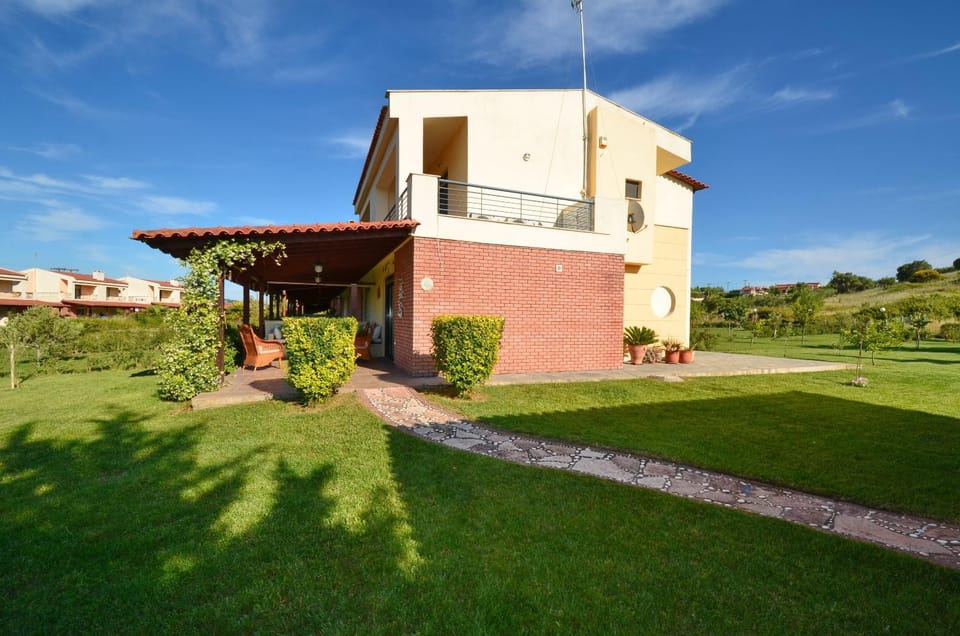 Property building, Facade/entrance, Garden