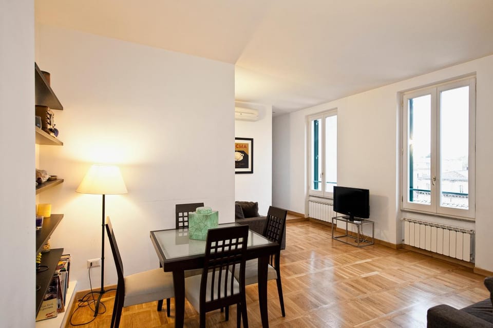Photo of the whole room, Dining area