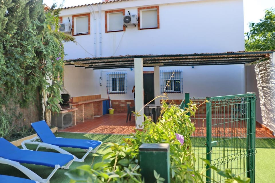 Property building, Garden, sunbed