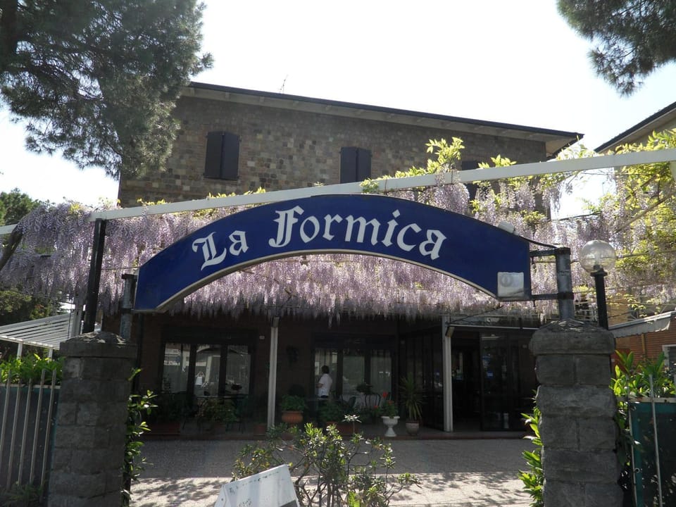Facade/entrance