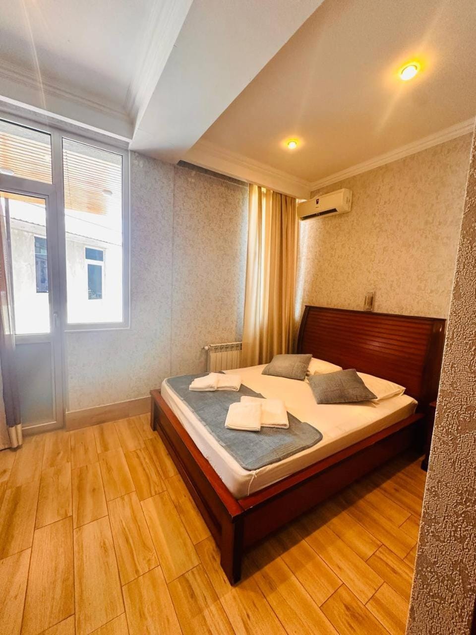 Bed, Photo of the whole room, Bedroom, towels