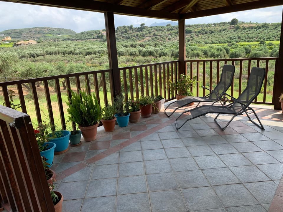 Property building, Patio, Day, Natural landscape, View (from property/room), Balcony/Terrace, Balcony/Terrace, Garden view, Mountain view