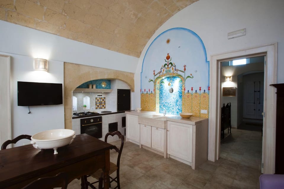 Kitchen or kitchenette, Photo of the whole room, Decorative detail