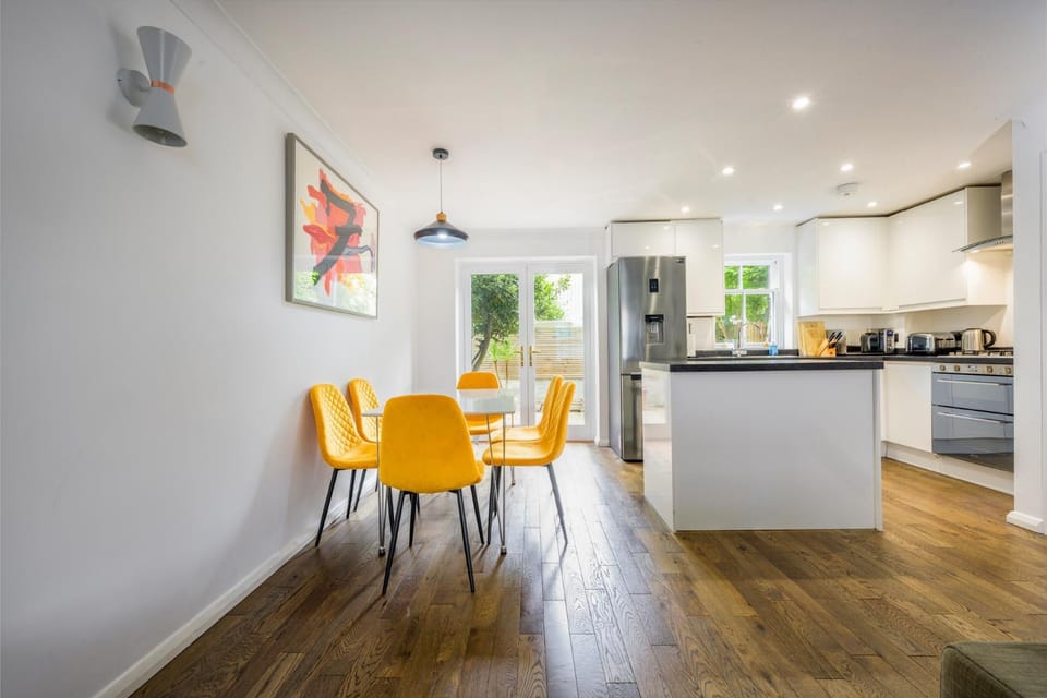 Dining area, kitchen