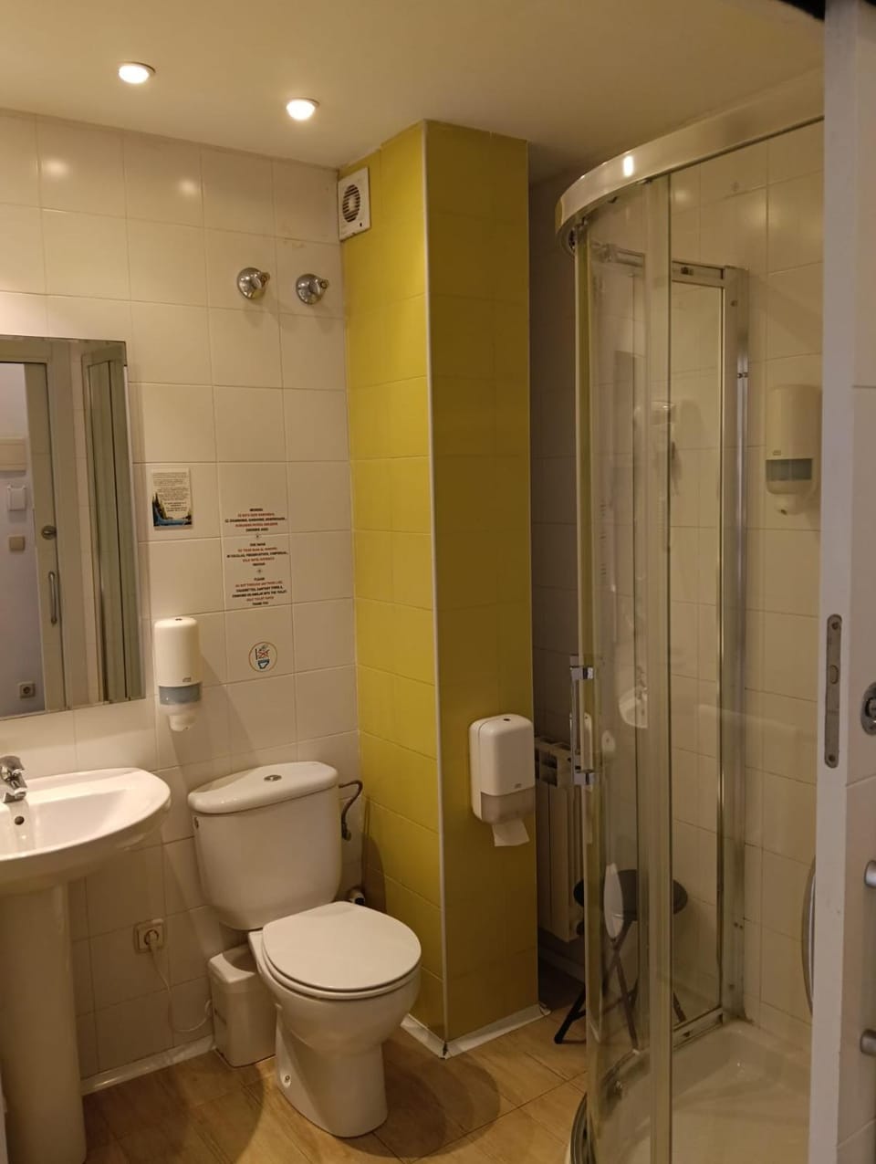 Ekia Pentsioa Bed and Breakfast in Zarautz