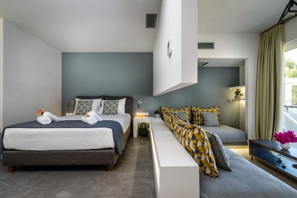 Bed, Living room, Photo of the whole room, Seating area, Bedroom, towels