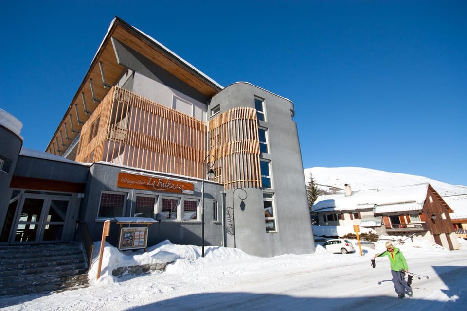 Facade/entrance, Winter