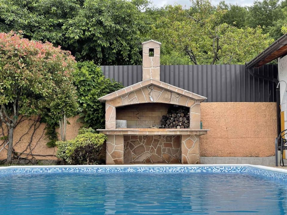 Property building, Day, Pool view, Swimming pool