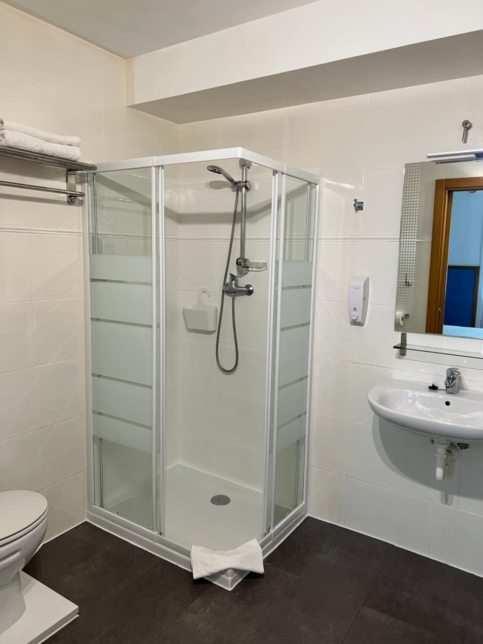 Shower, Bathroom, towels, Internal: Not applicable to any particular room