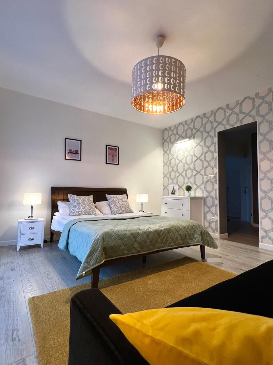 Bed, Living room, Photo of the whole room, Seating area, Bedroom