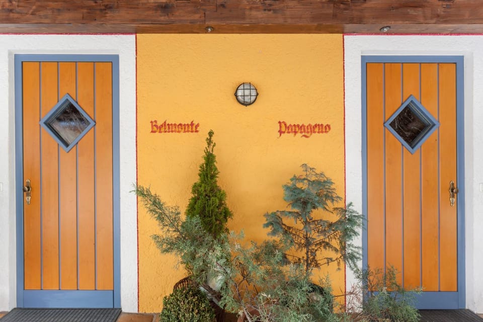 Facade/entrance, Decorative detail