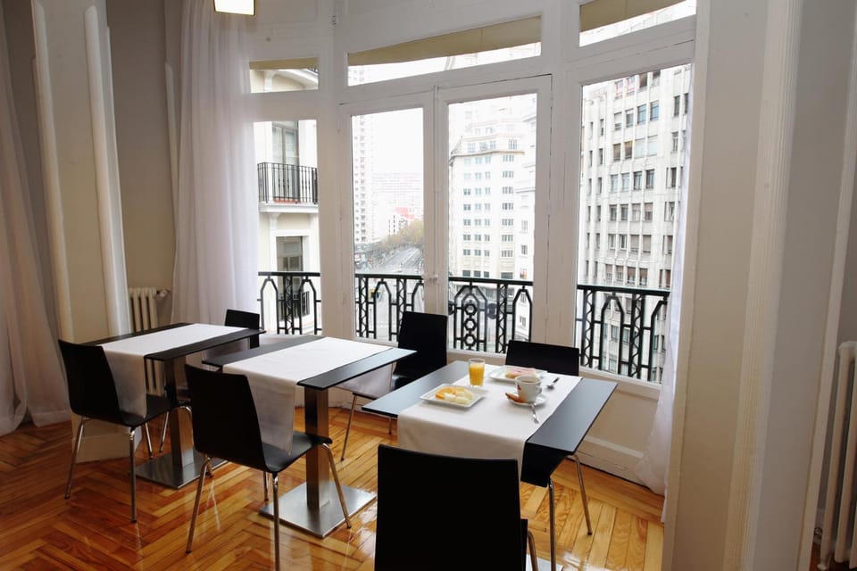 Restaurant/places to eat, Food and drinks