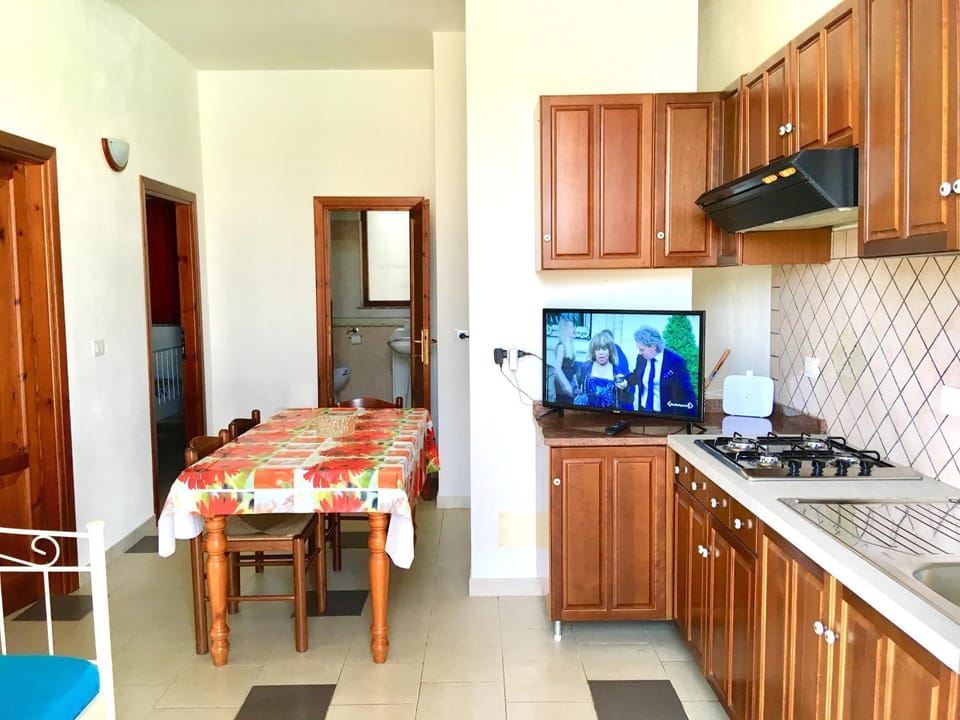 TV and multimedia, Coffee/tea facilities, Kitchen or kitchenette, Living room, Seating area, Dining area, Pool view, Area and facilities, minibar, pet friendly, stove