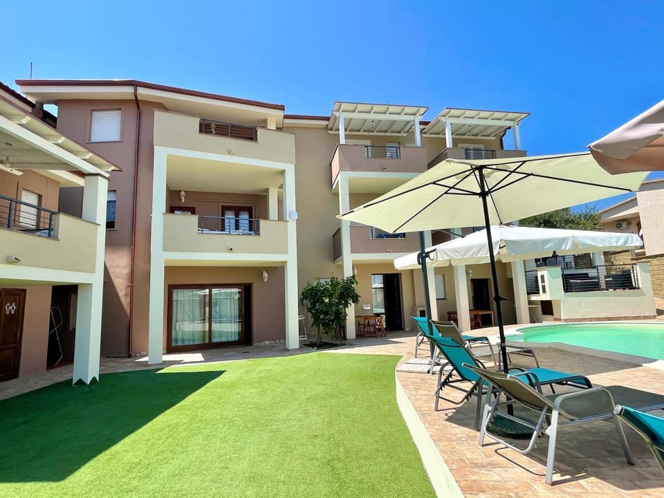 Property building, Patio, Day, Garden, View (from property/room), Garden view, Pool view, Swimming pool, sunbed