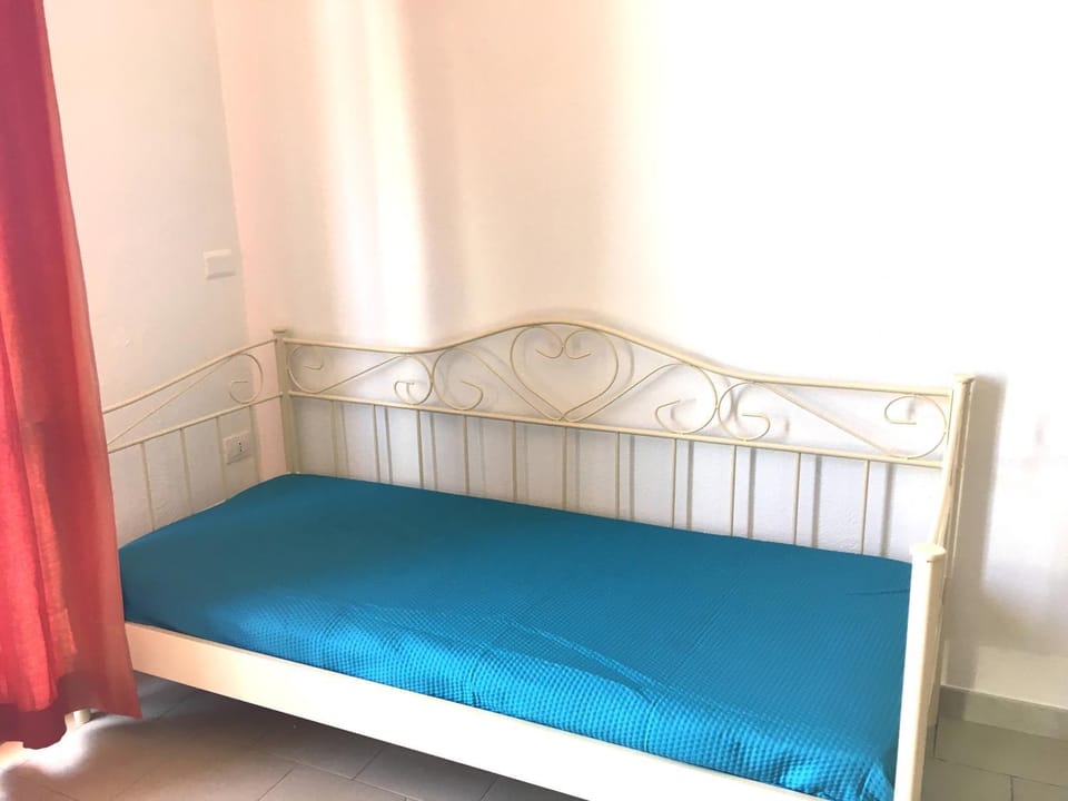 Bed, Living room