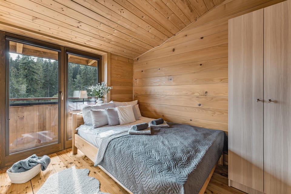 Bed, Photo of the whole room, Bedroom, towels, wardrobe