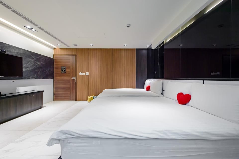 Bed, Photo of the whole room, Bedroom