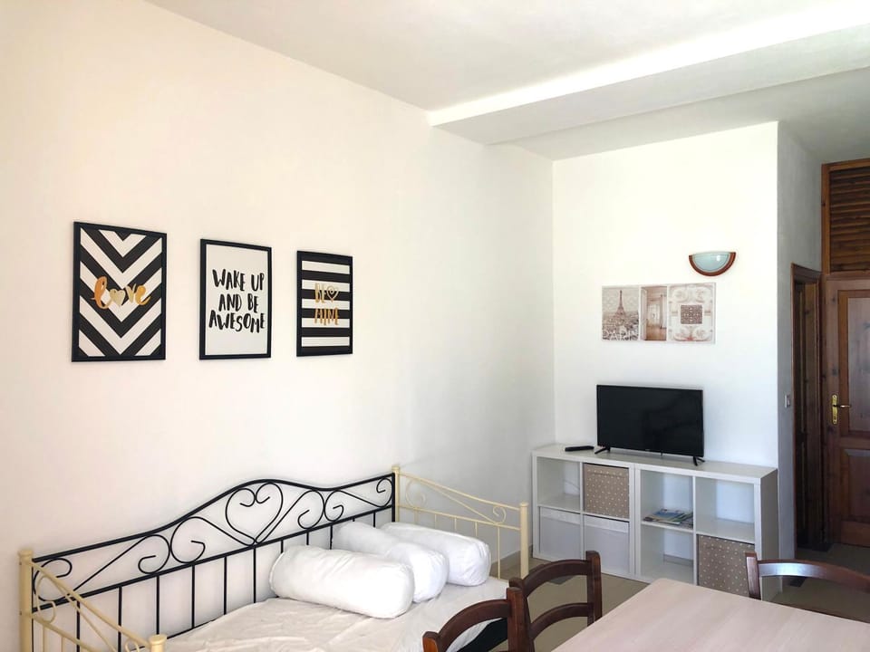 Bed, TV and multimedia