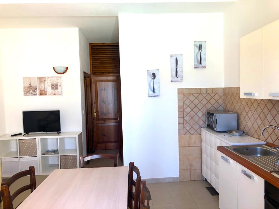 TV and multimedia, Kitchen or kitchenette, Living room, Seating area, Dining area, hair dresser, minibar