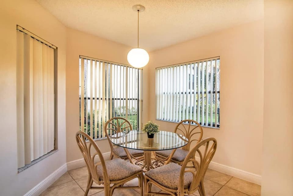 Luxury Shorewalk Water Front 2 Bedroom 2 Bathroom 3Mins IMG 5 Mins Beach Apartment in Bradenton