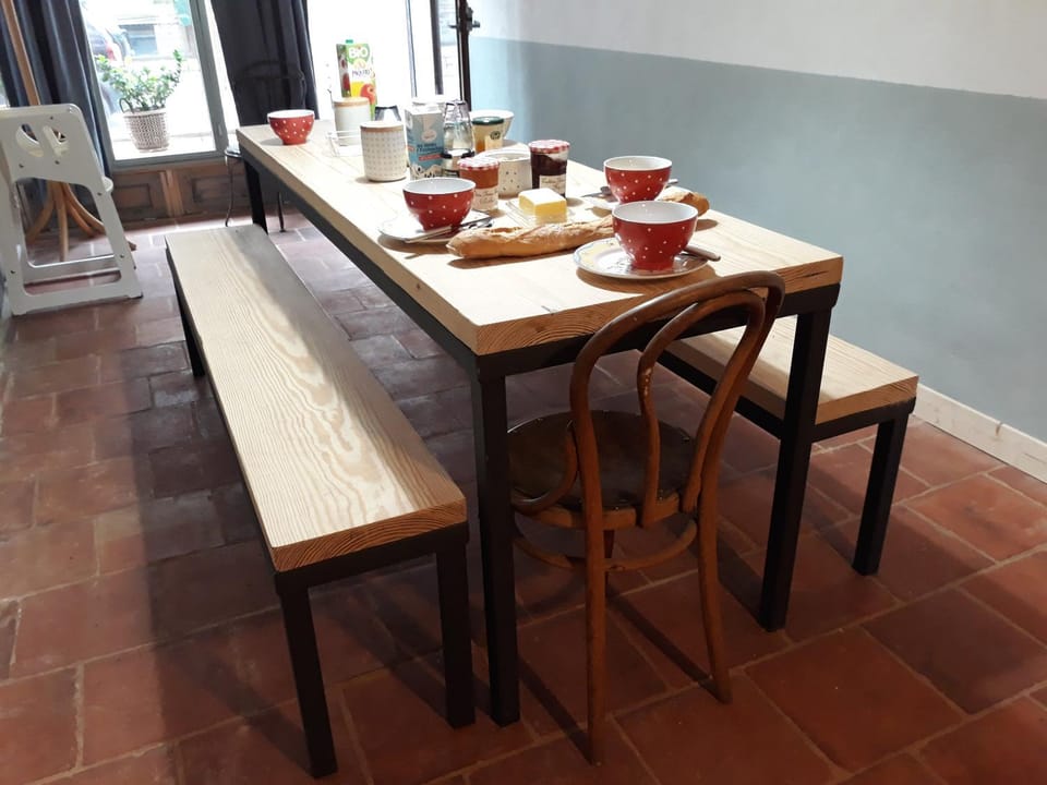 Dining area, Food, Continental breakfast
