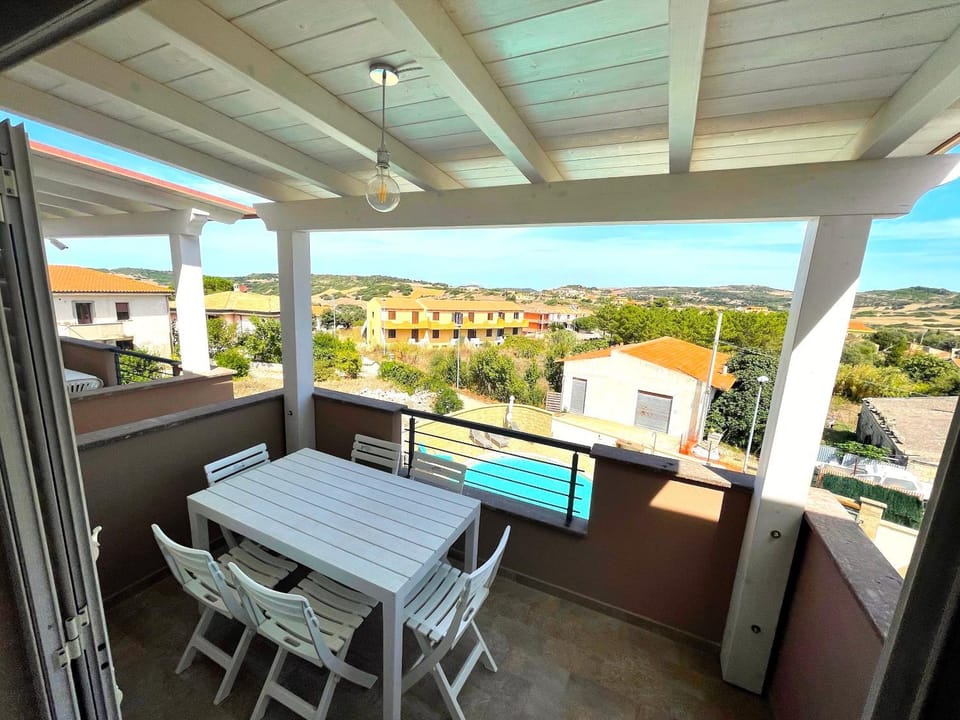 Natural landscape, View (from property/room), Balcony/Terrace, Dining area, Pool view