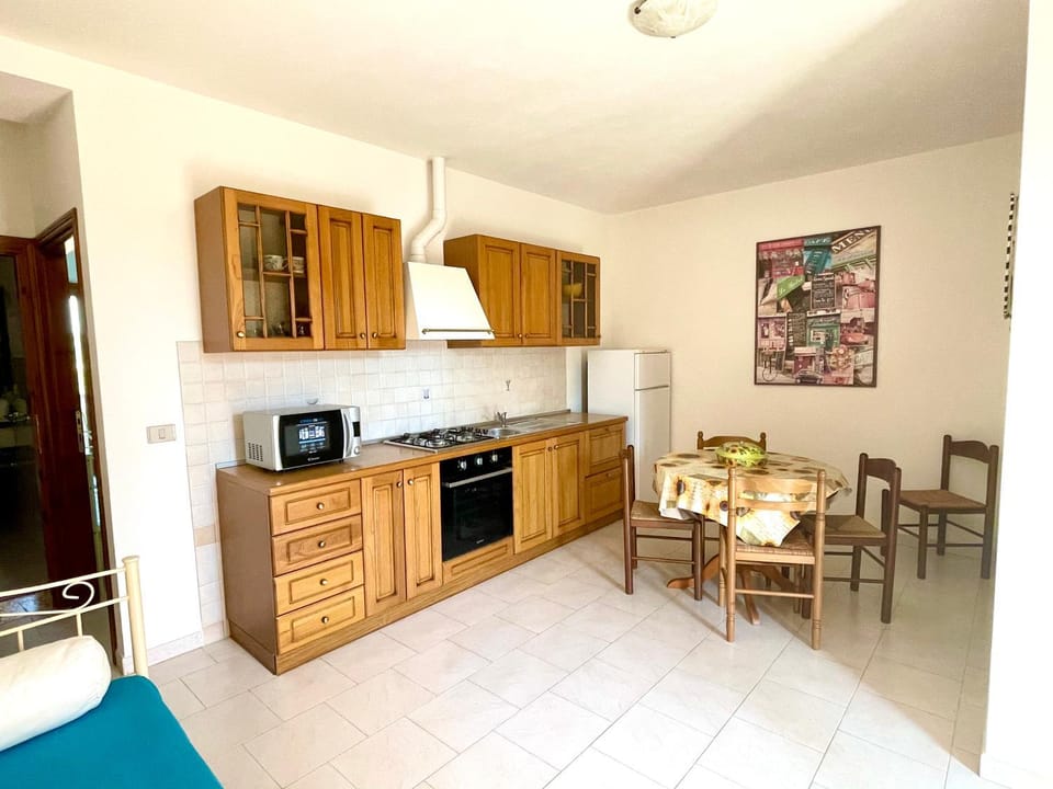 Kitchen or kitchenette, Dining area, minibar, pet friendly, stove