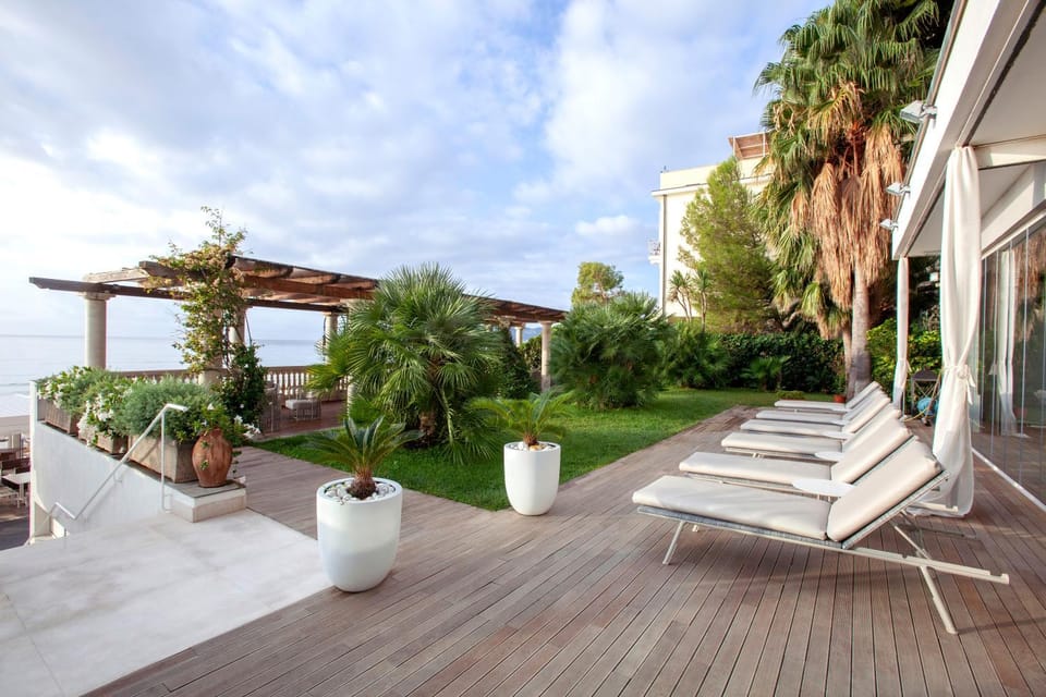 Spring, Day, Night, Natural landscape, Summer, Garden, Solarium, Autumn, Garden view, Pool view, Sea view, Swimming pool, Swimming pool, Sunrise, Sunset
