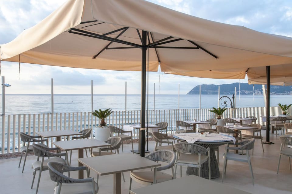 Restaurant/places to eat, Nightclub / DJ, Lounge or bar, Evening entertainment, Pets, Sea view, Meals, Dinner, Family