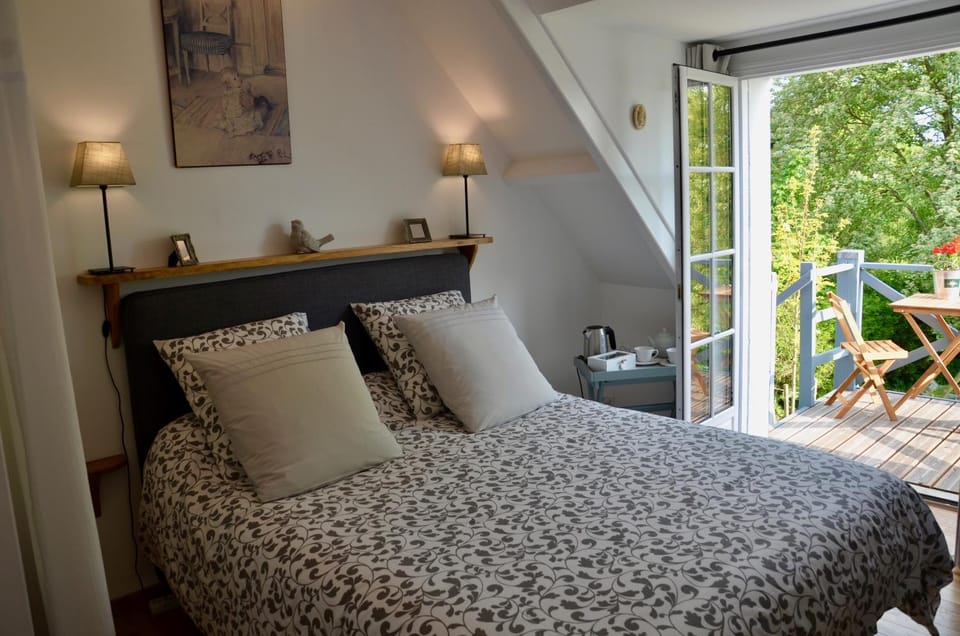 Bed, Balcony/Terrace, Photo of the whole room, Bedroom