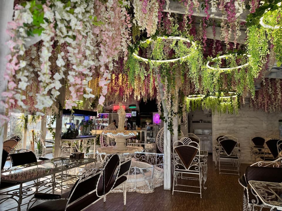 Restaurant/places to eat, Banquet/Function facilities