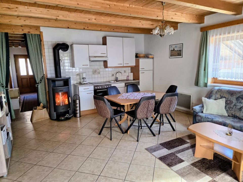 Kitchen or kitchenette, Living room, Seating area, Dining area, flat iron, oven, stove