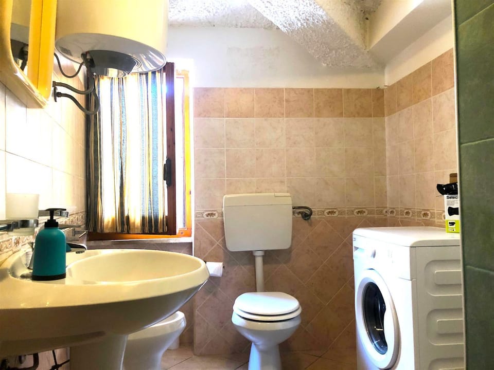 Shower, Toilet, Bathroom, Area and facilities