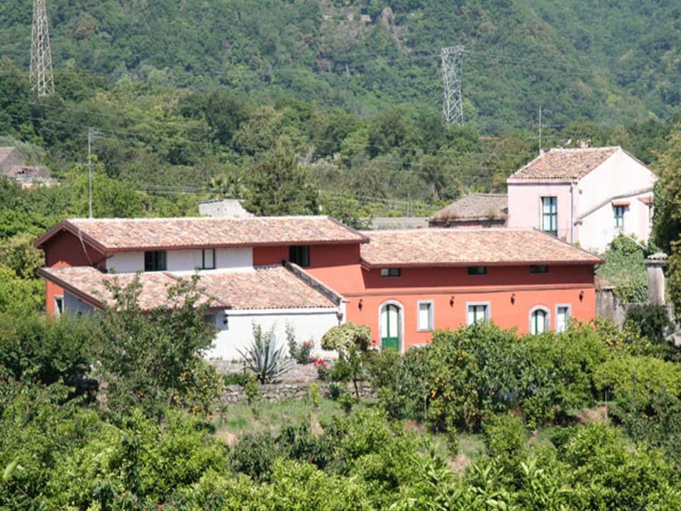 Facade/entrance, View (from property/room)