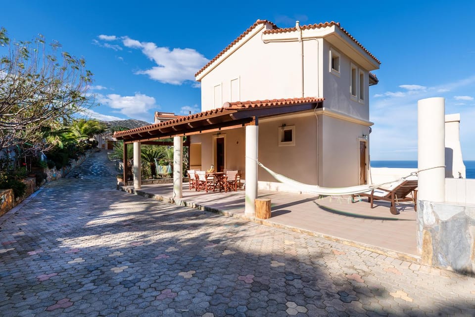 Property building, Natural landscape, Balcony/Terrace, Sea view