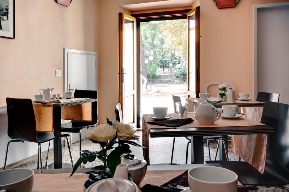 Restaurant/places to eat, Restaurant/places to eat, Day